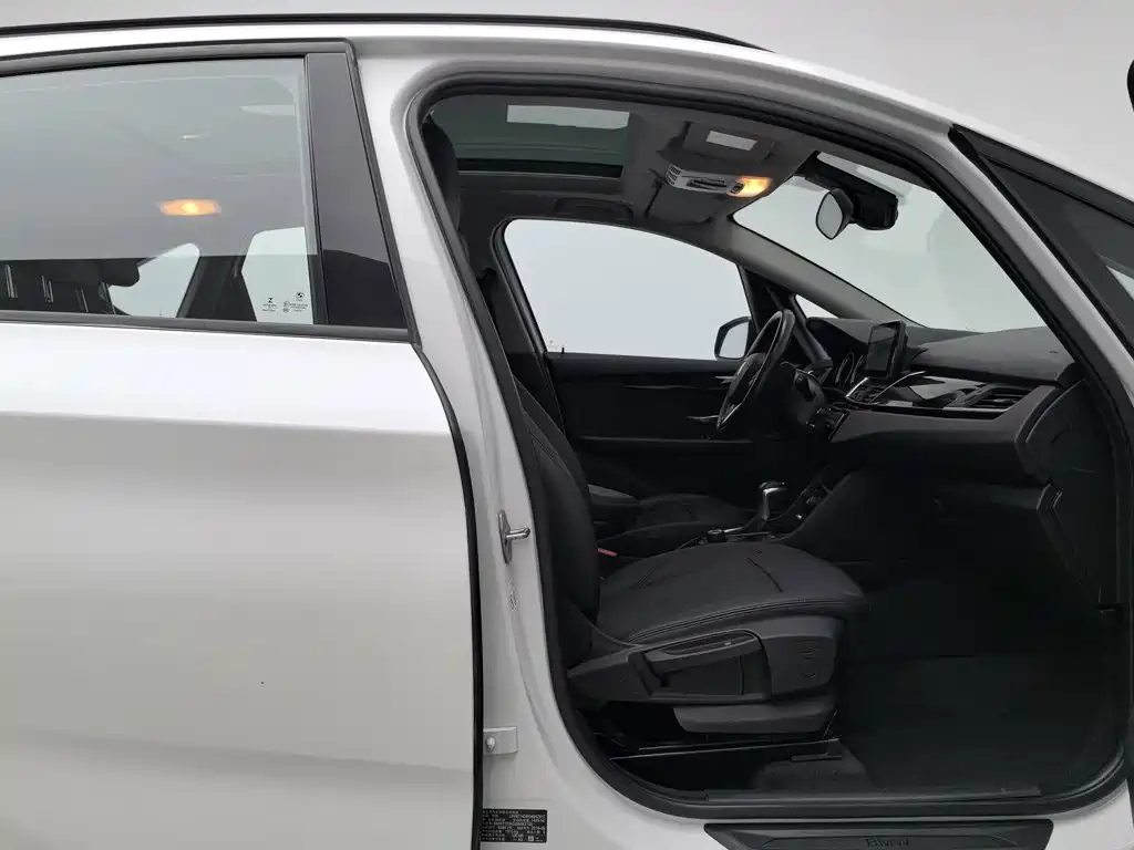 BMW 2 Series Active Tourer — фото 23