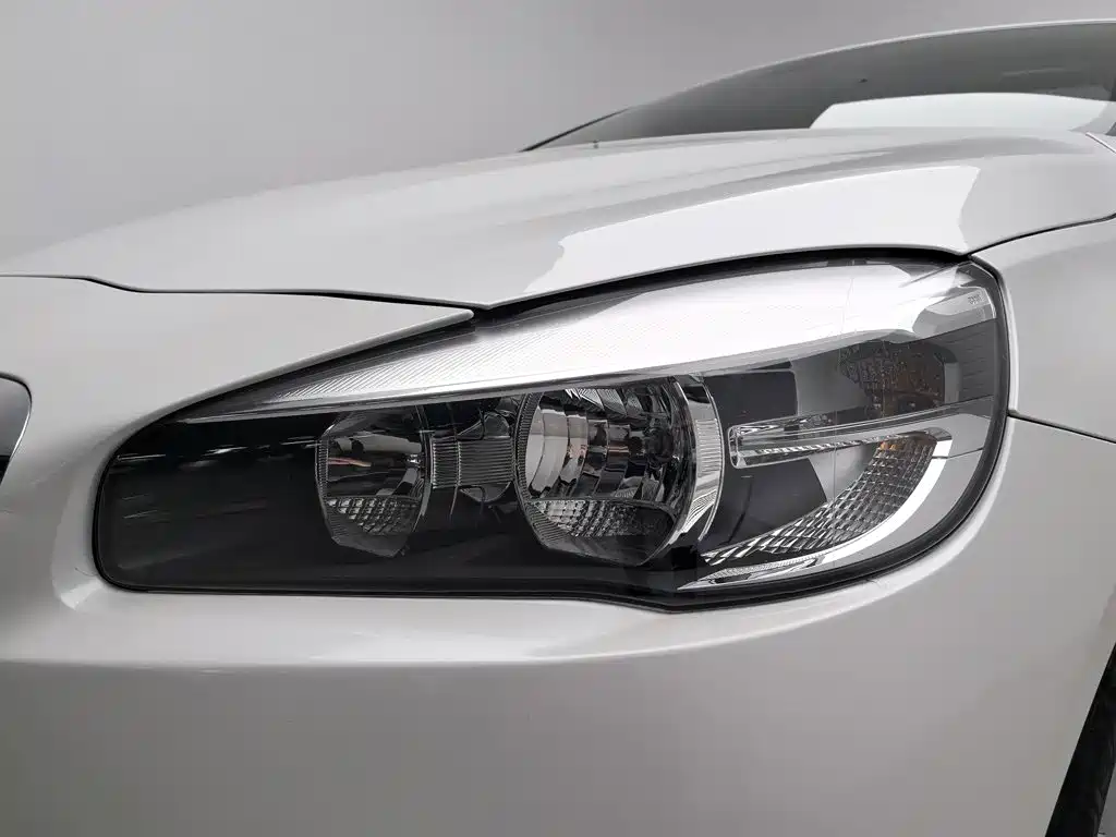 BMW 2 Series Active Tourer — фото 7