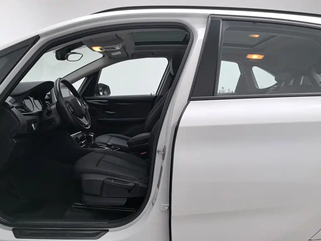 BMW 2 Series Active Tourer — фото 10