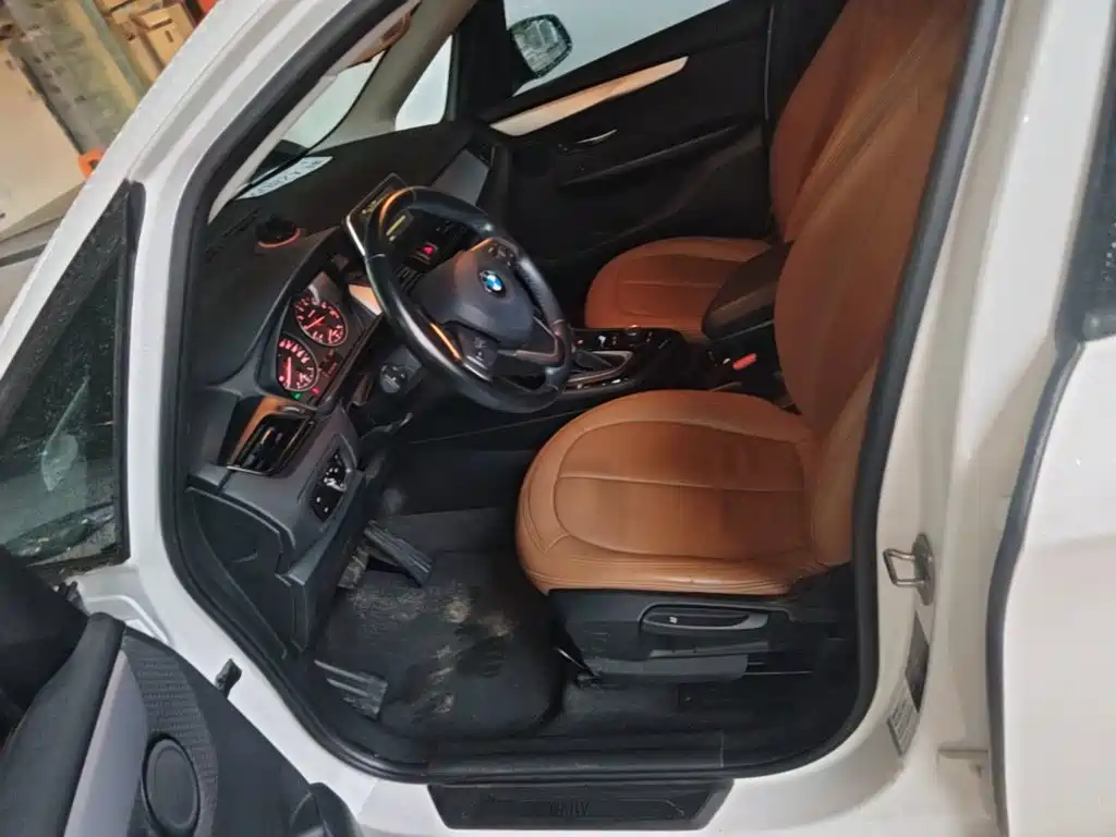 BMW 2 Series Active Tourer — фото 14