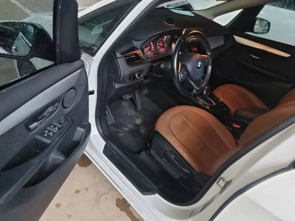BMW 2 Series Active Tourer — фото 15