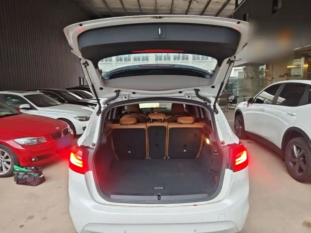 BMW 2 Series Active Tourer — фото 18