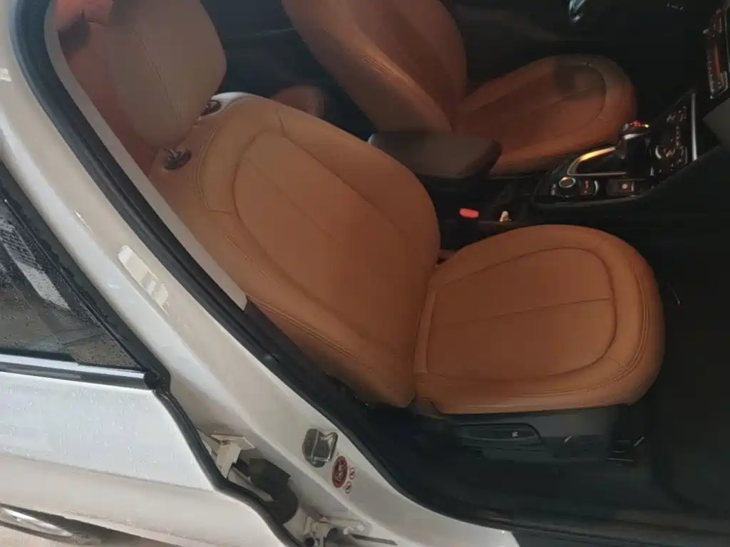 BMW 2 Series Active Tourer — фото 24