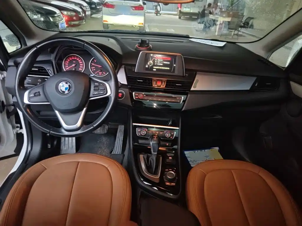 BMW 2 Series Active Tourer — фото 9