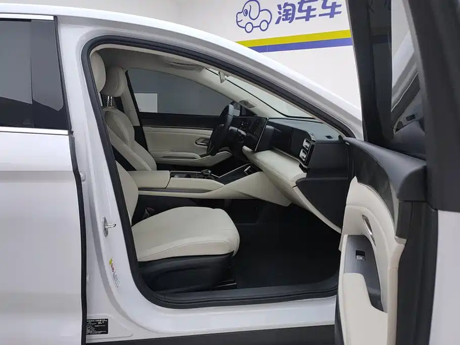 BYD Qin L — фото 8
