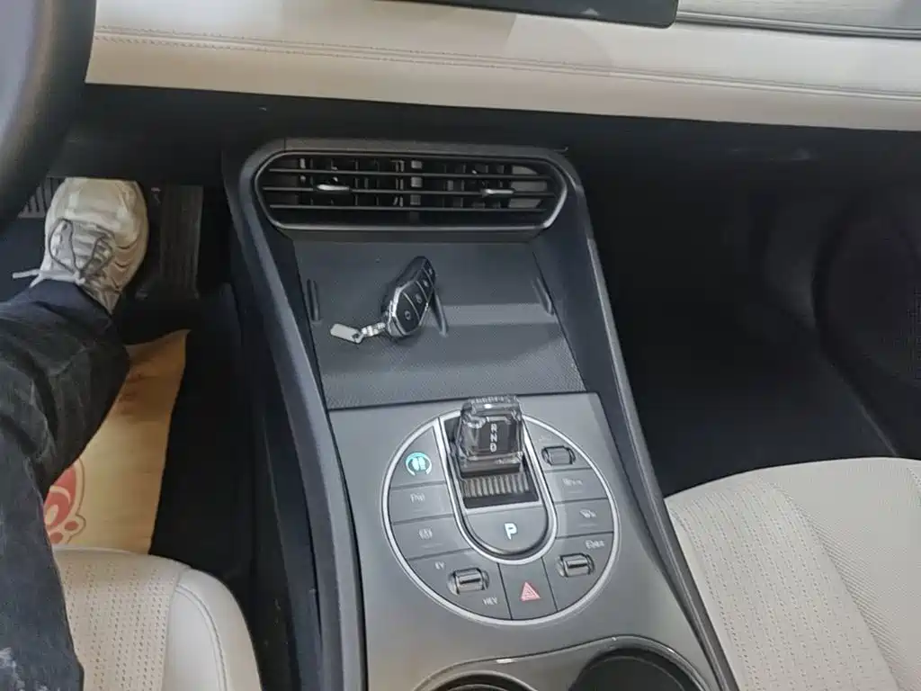 BYD Seal 05 DM-i — фото 13