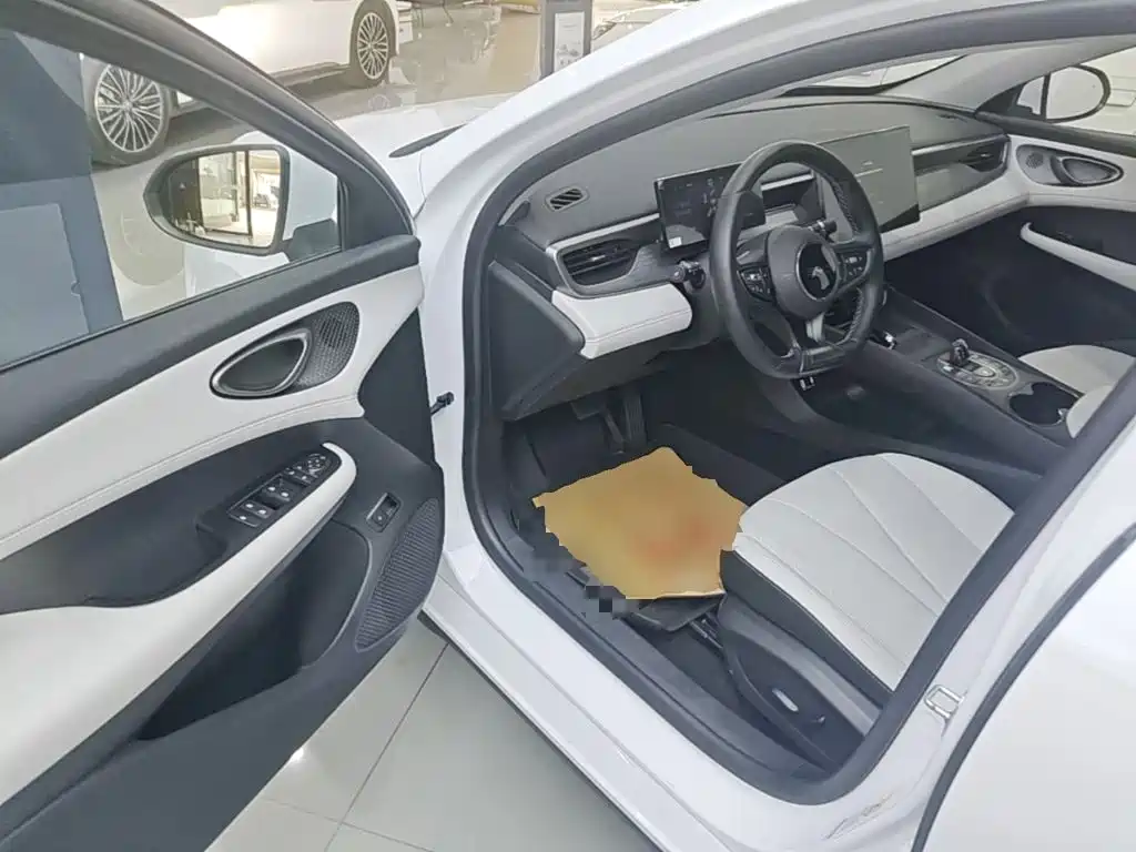 BYD Seal 05 DM-i — фото 15