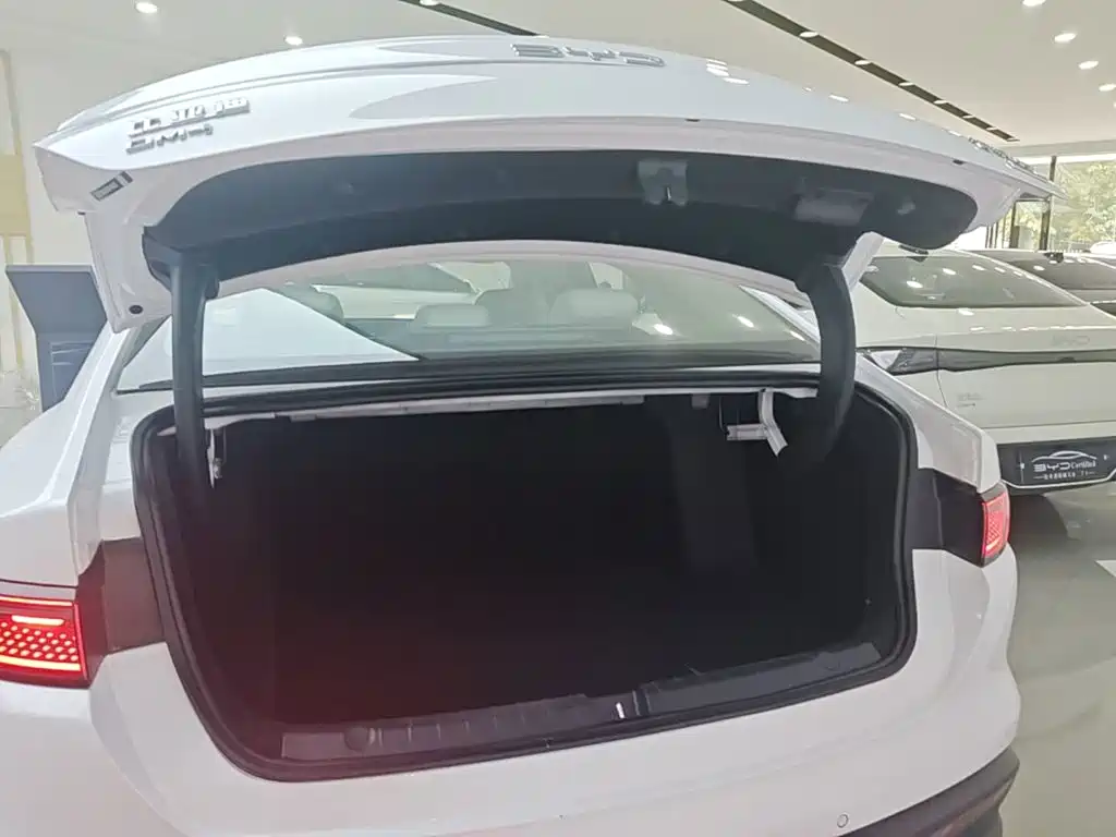 BYD Seal 05 DM-i — фото 18