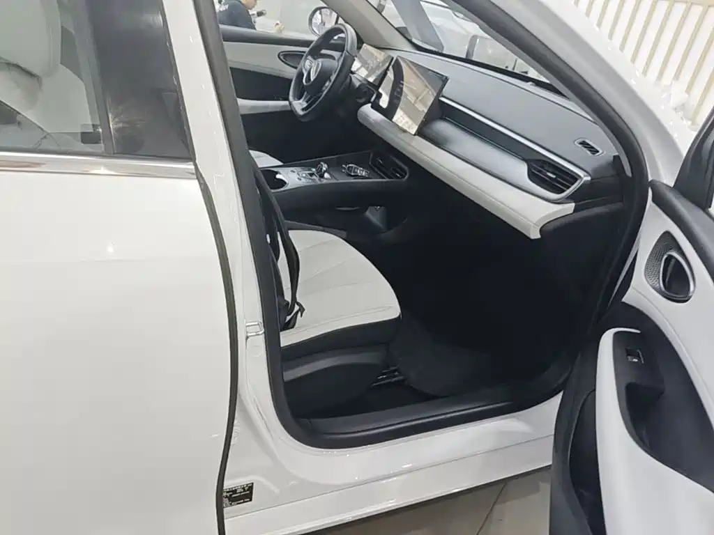 BYD Seal 05 DM-i — фото 24