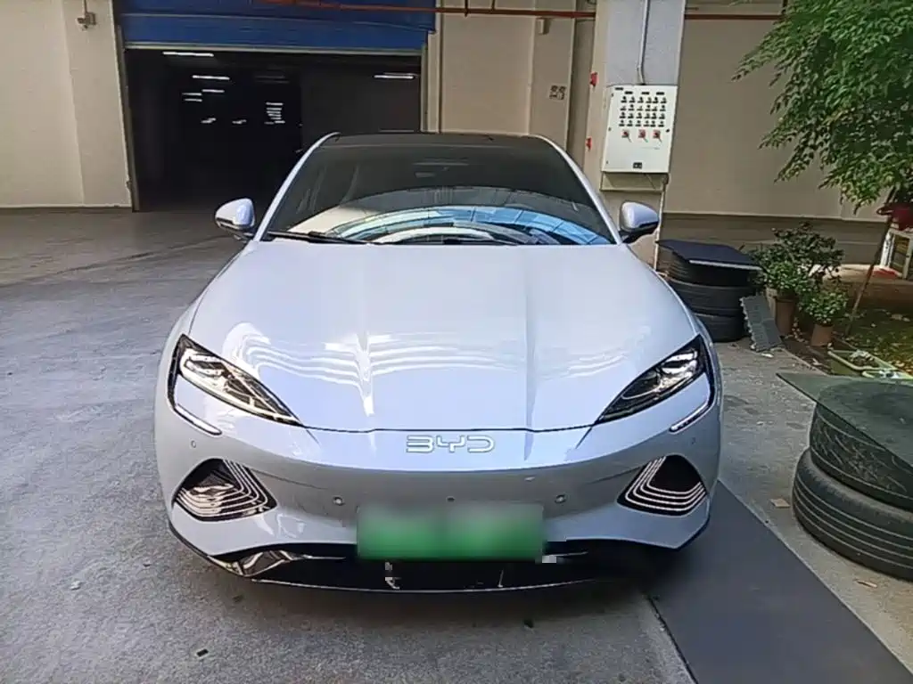 BYD Seal — фото 2