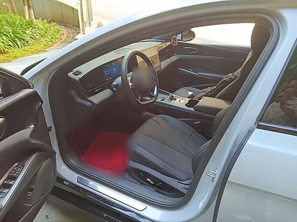 BYD Seal — фото 15