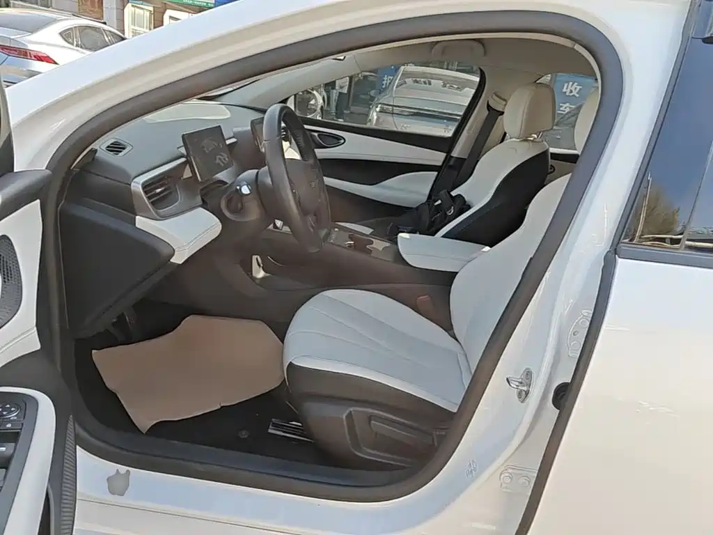 BYD Seal 05 DM-i — фото 14