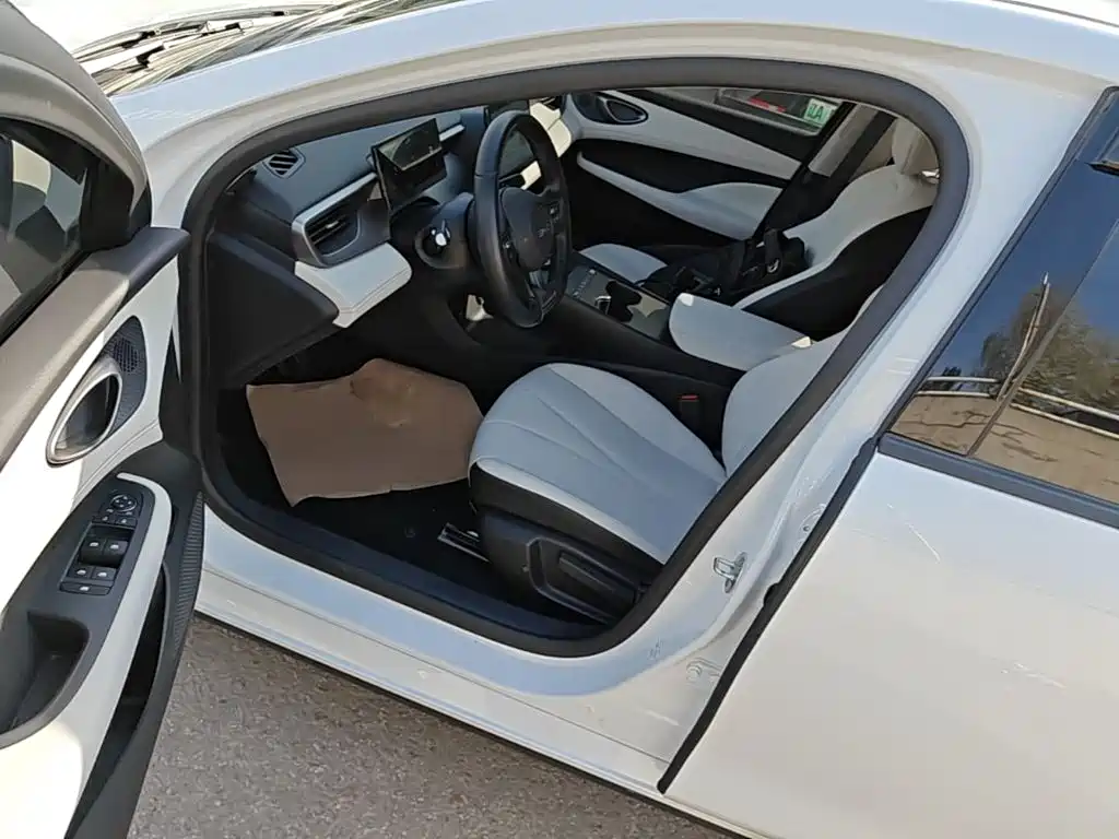 BYD Seal 05 DM-i — фото 15