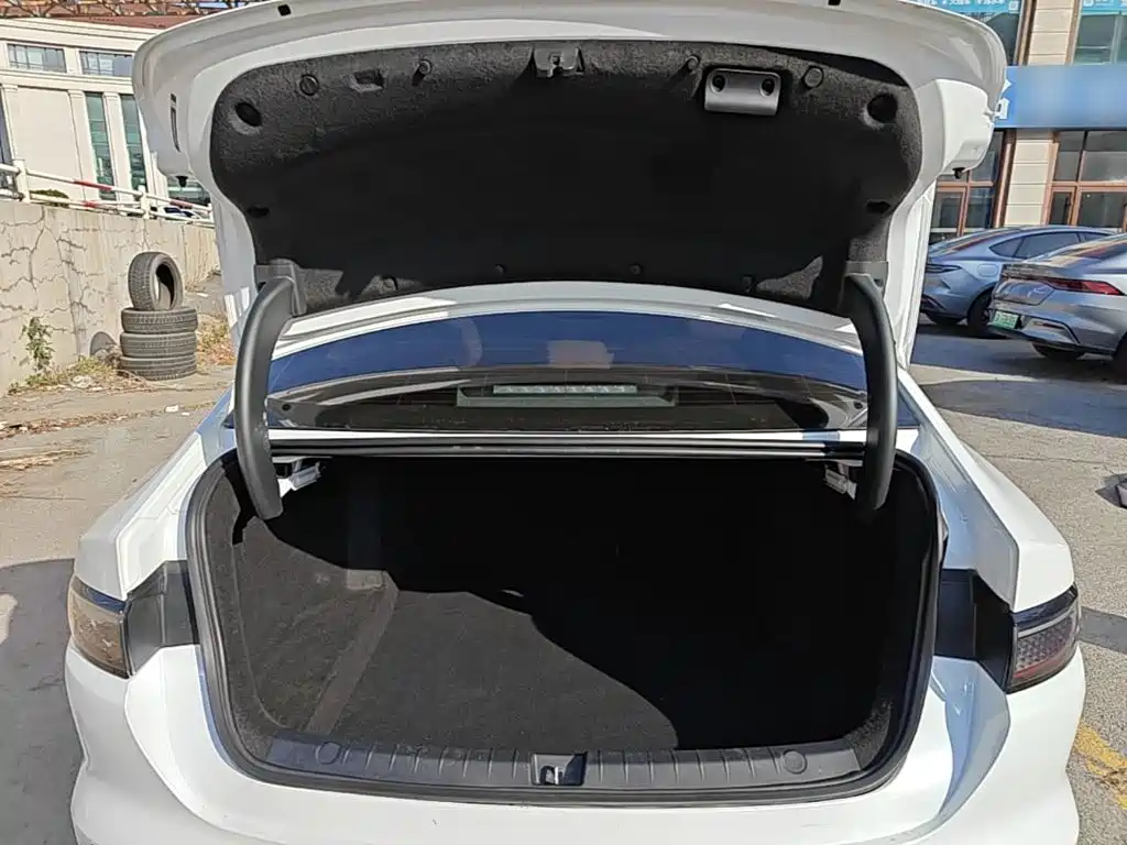 BYD Seal 05 DM-i — фото 18