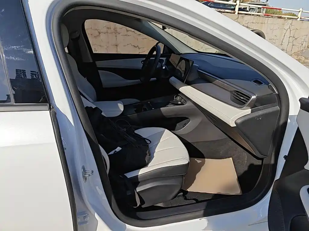 BYD Seal 05 DM-i — фото 24