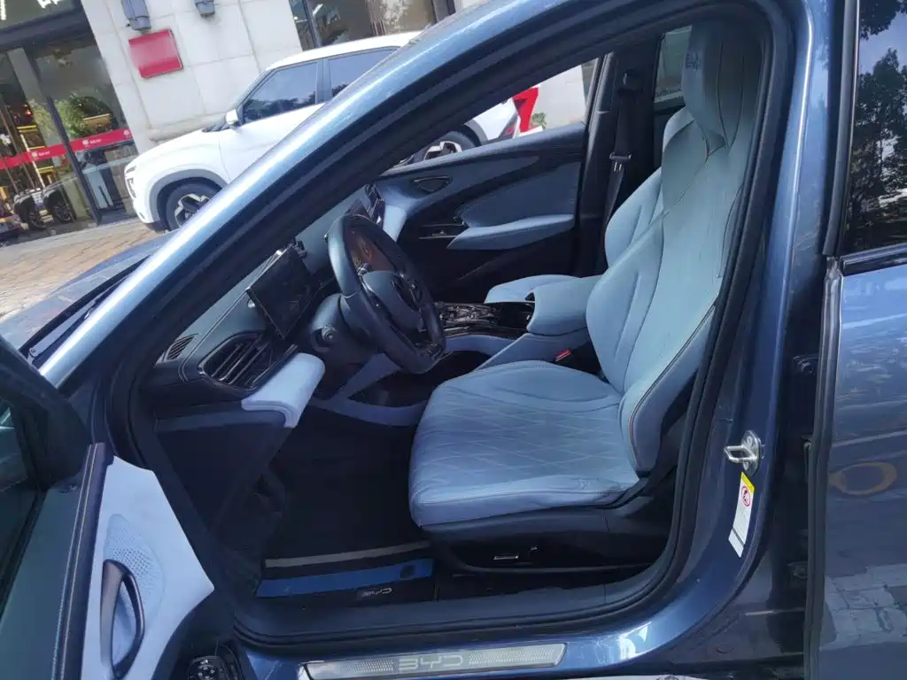 BYD Seal — фото 11