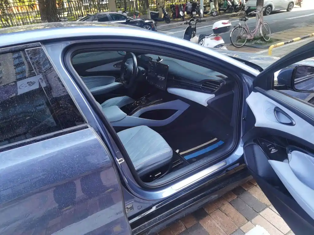 BYD Seal — фото 19