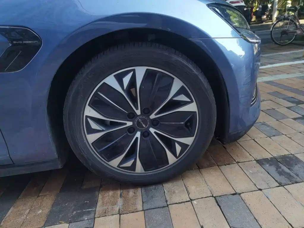 BYD Seal — фото 25