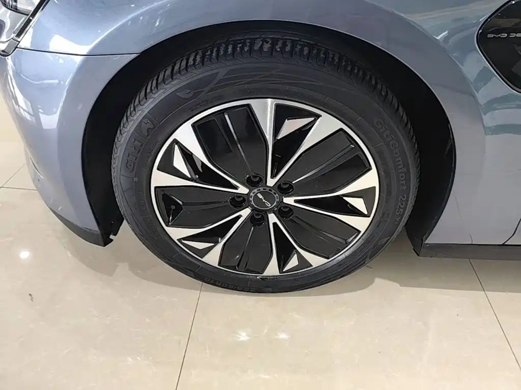BYD Seal — фото 22