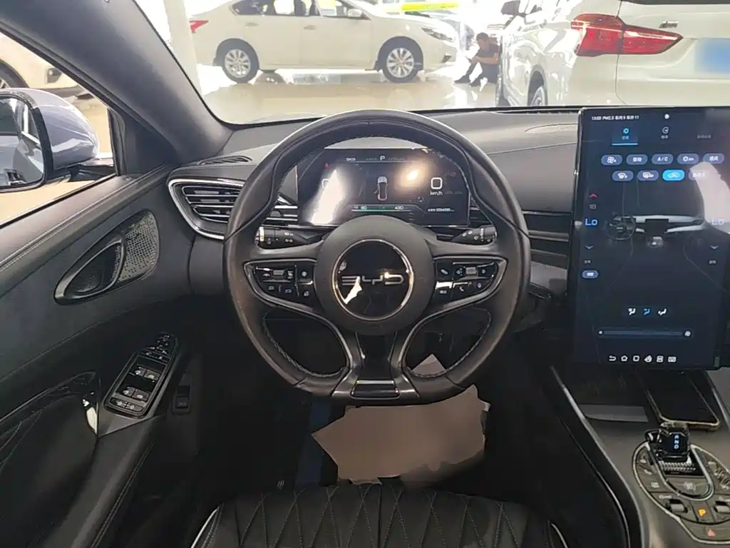 BYD Seal — фото 10