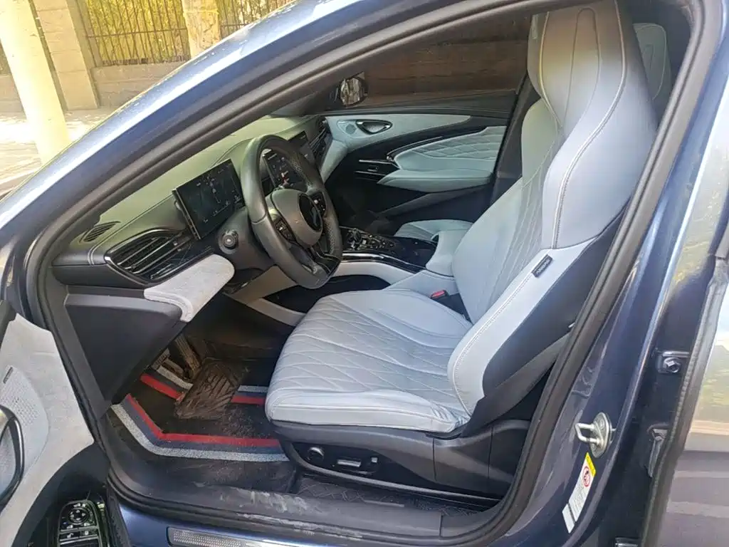 BYD Seal — фото 10