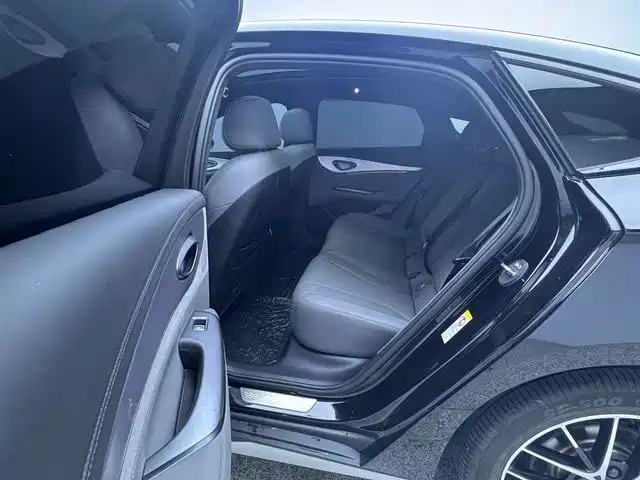 BYD Seal 07 DM-i — фото 15