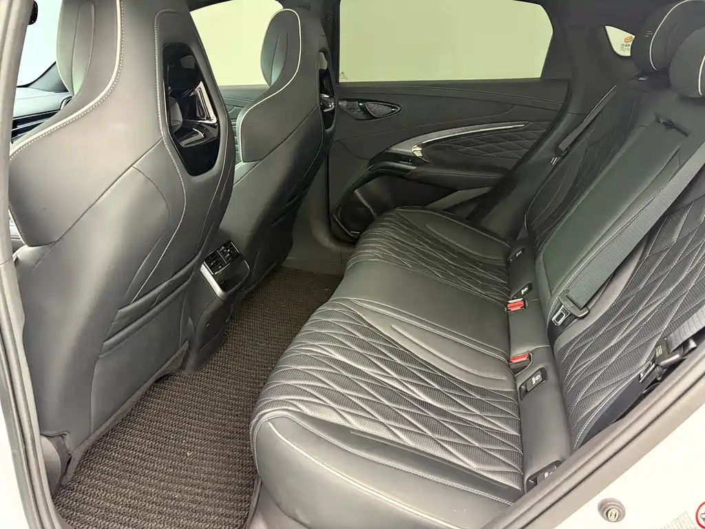 BYD Seal — фото 13