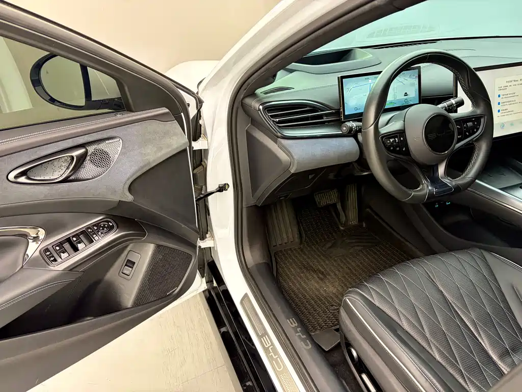 BYD Seal — фото 15