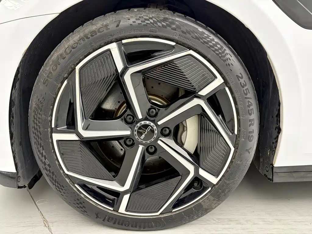 BYD Seal — фото 17