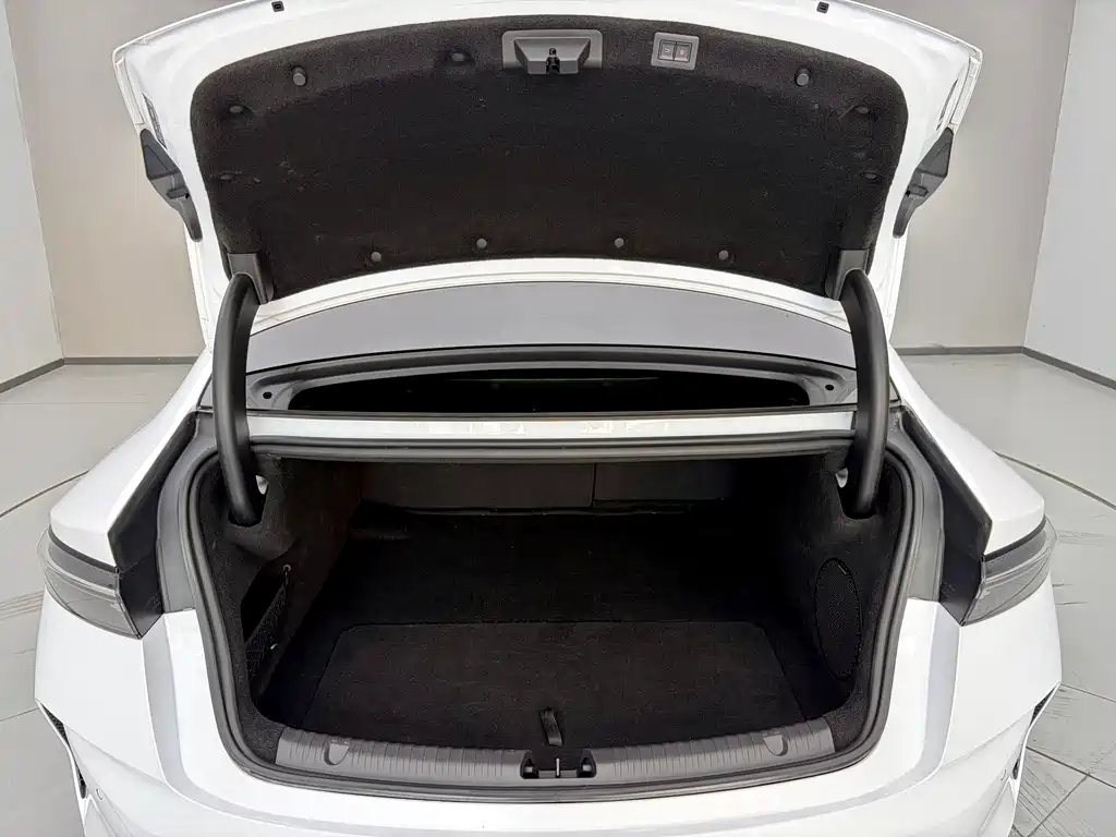 BYD Seal — фото 7