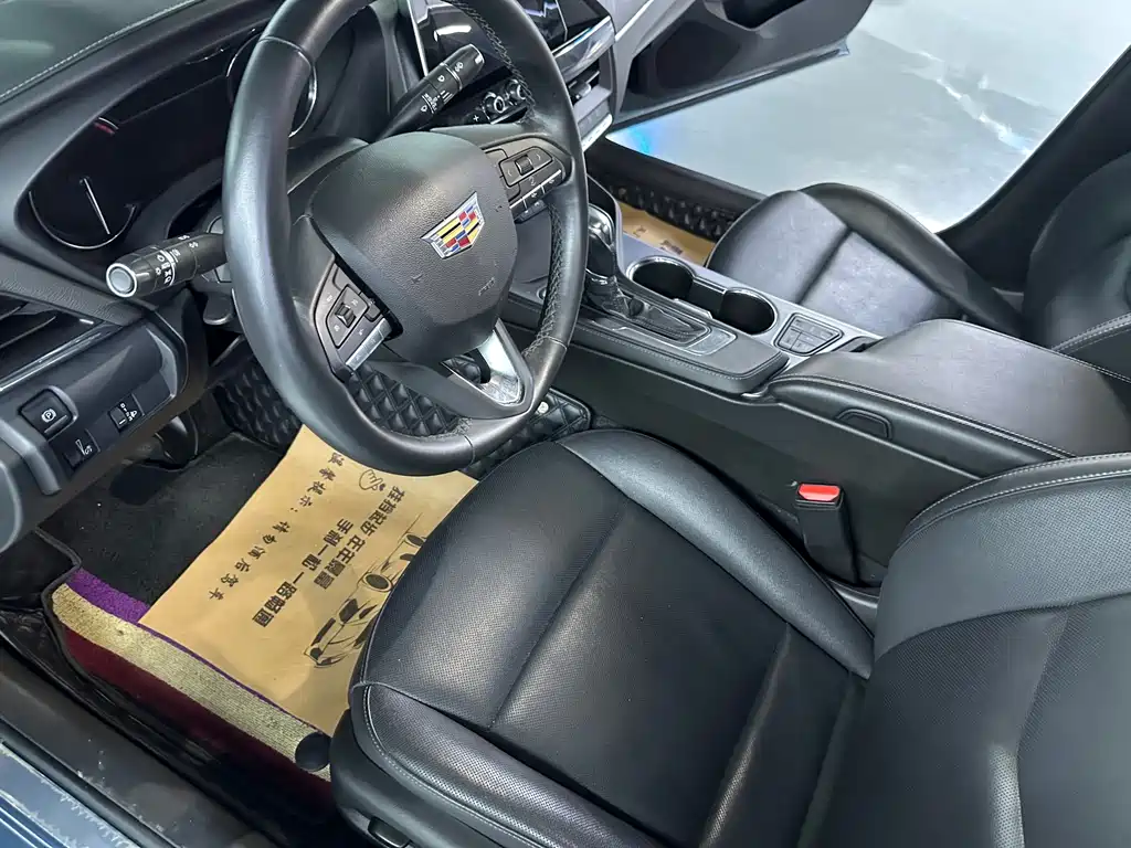 Cadillac CT4 — фото 4
