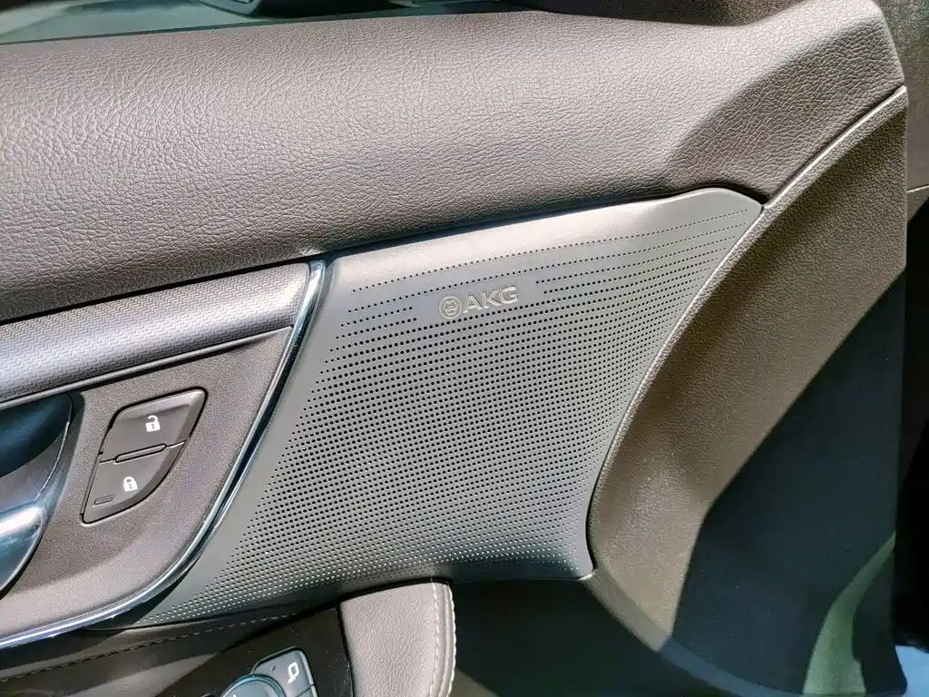 Cadillac CT5 — фото 13