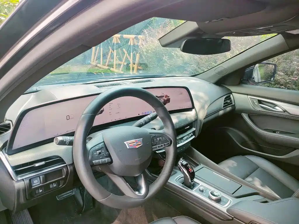 Cadillac CT5 — фото 15
