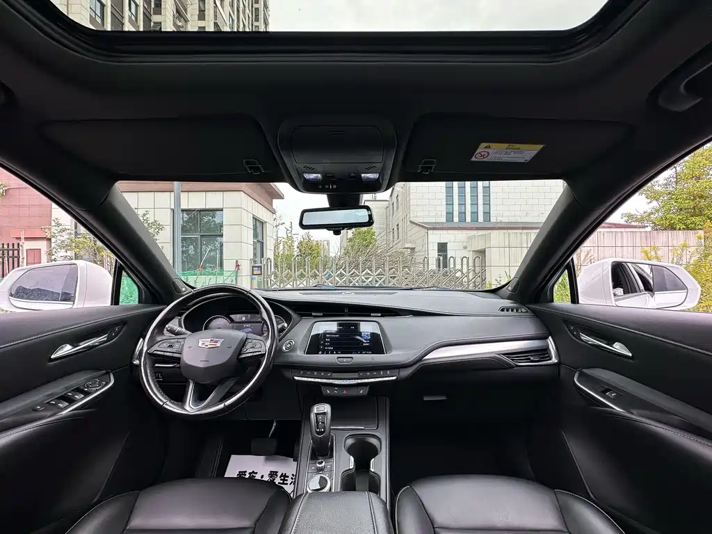 Cadillac XT4 — фото 6
