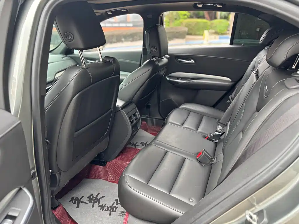 Cadillac XT4 — фото 7