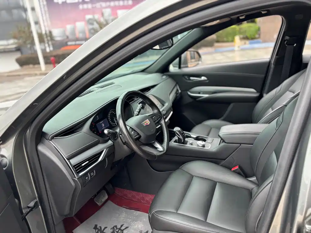 Cadillac XT4 — фото 8