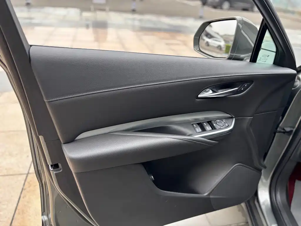 Cadillac XT4 — фото 9