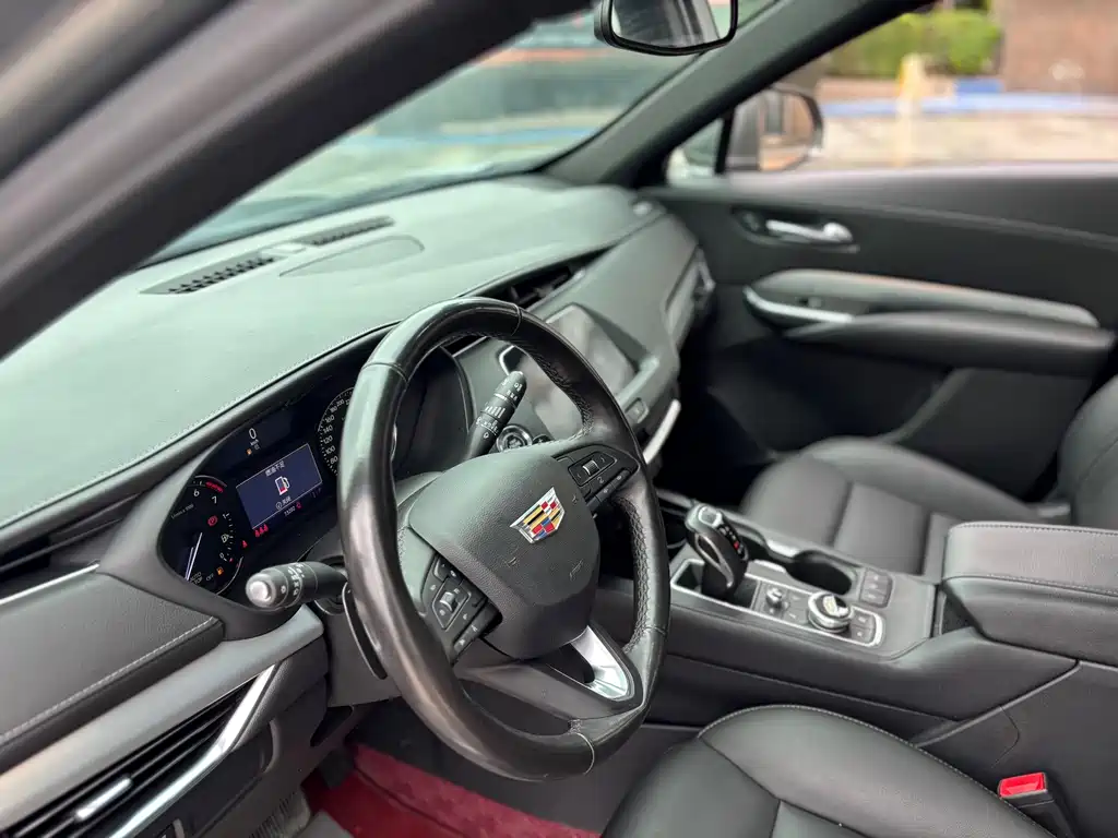 Cadillac XT4 — фото 10