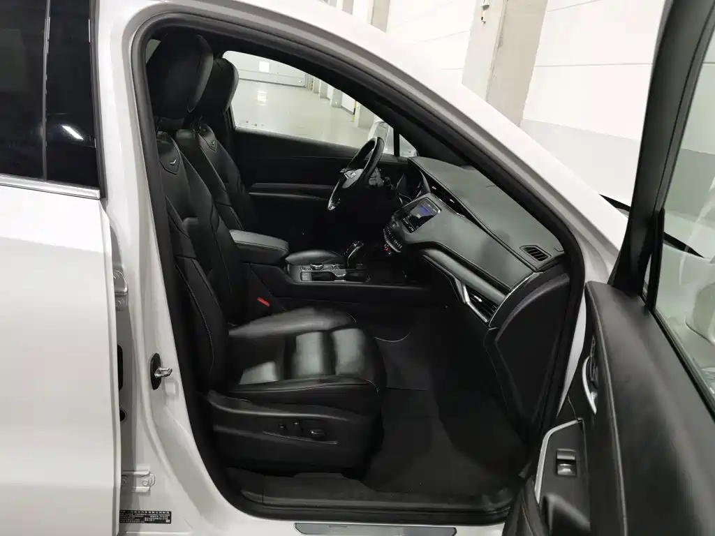 Cadillac XT4 — фото 23