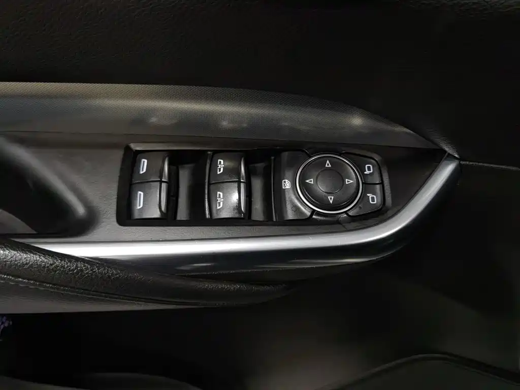 Cadillac XT4 — фото 9