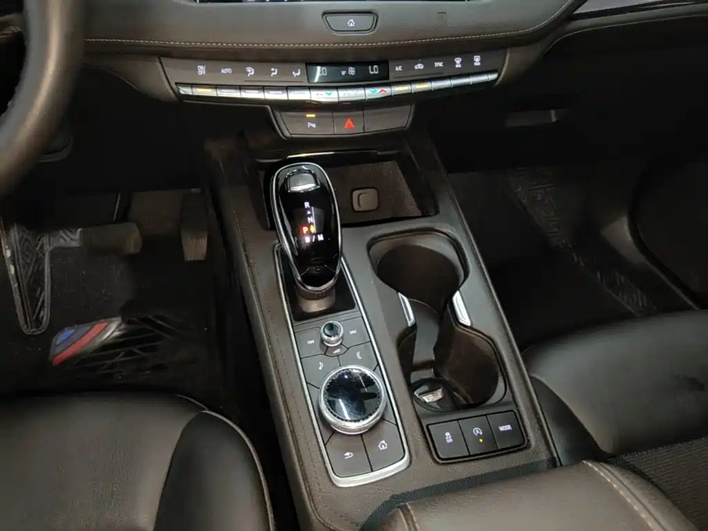 Cadillac XT4 — фото 13
