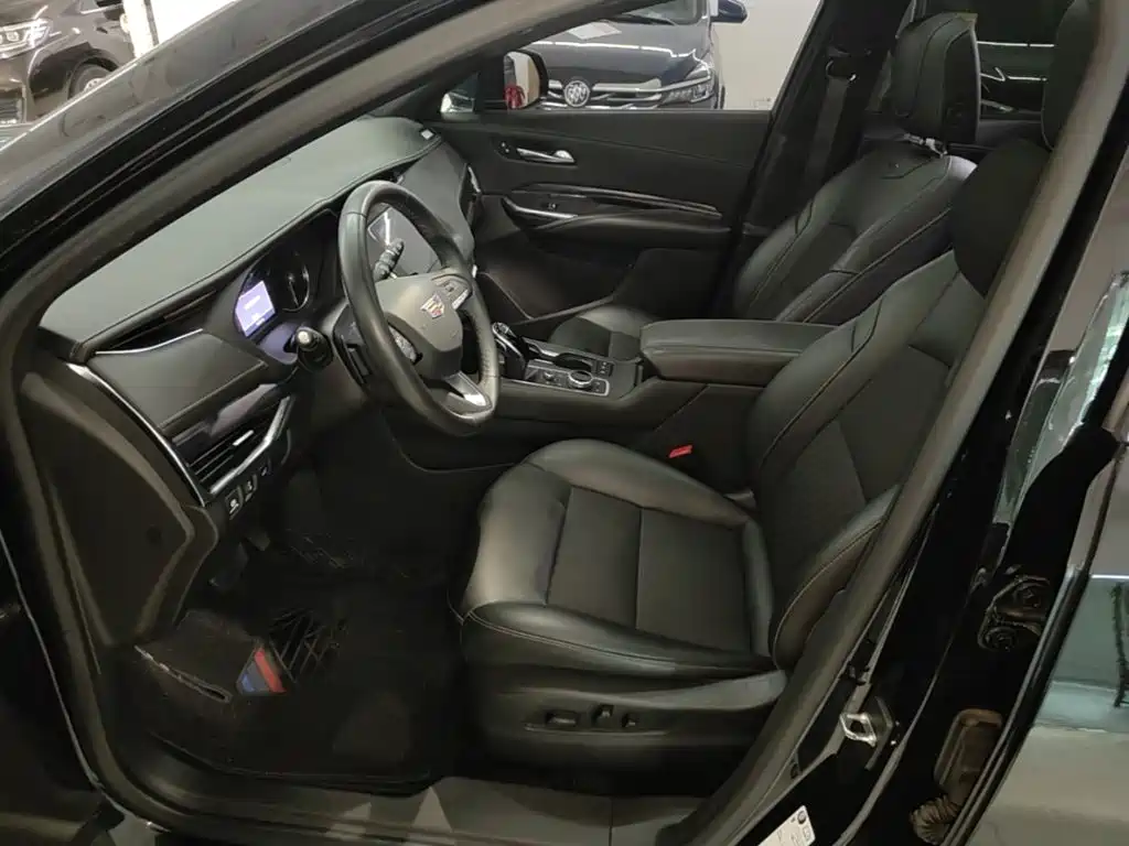 Cadillac XT4 — фото 14