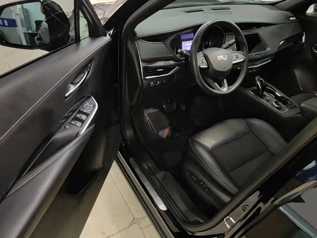 Cadillac XT4 — фото 15