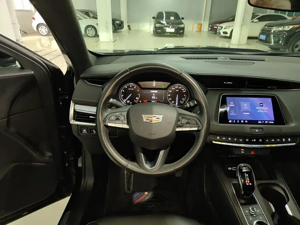 Cadillac XT4 — фото 10
