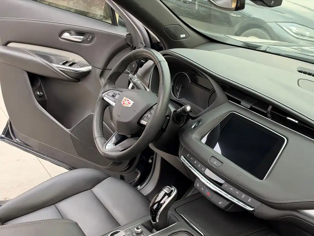 Cadillac XT4 — фото 14