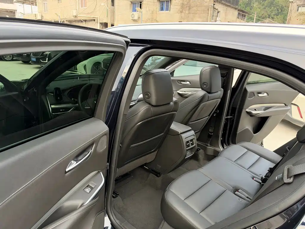Cadillac XT4 — фото 8