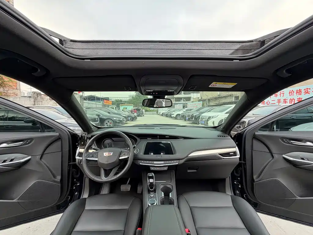 Cadillac XT4 — фото 10