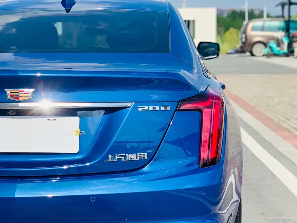 Cadillac CT5 — фото 8