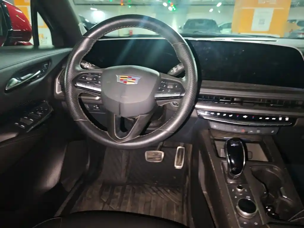 Cadillac XT4 — фото 2