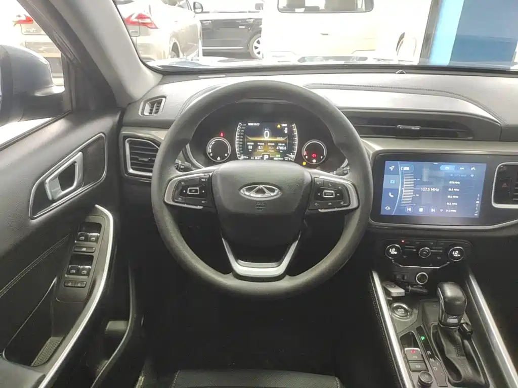 Chery Tiggo 8 — фото 10